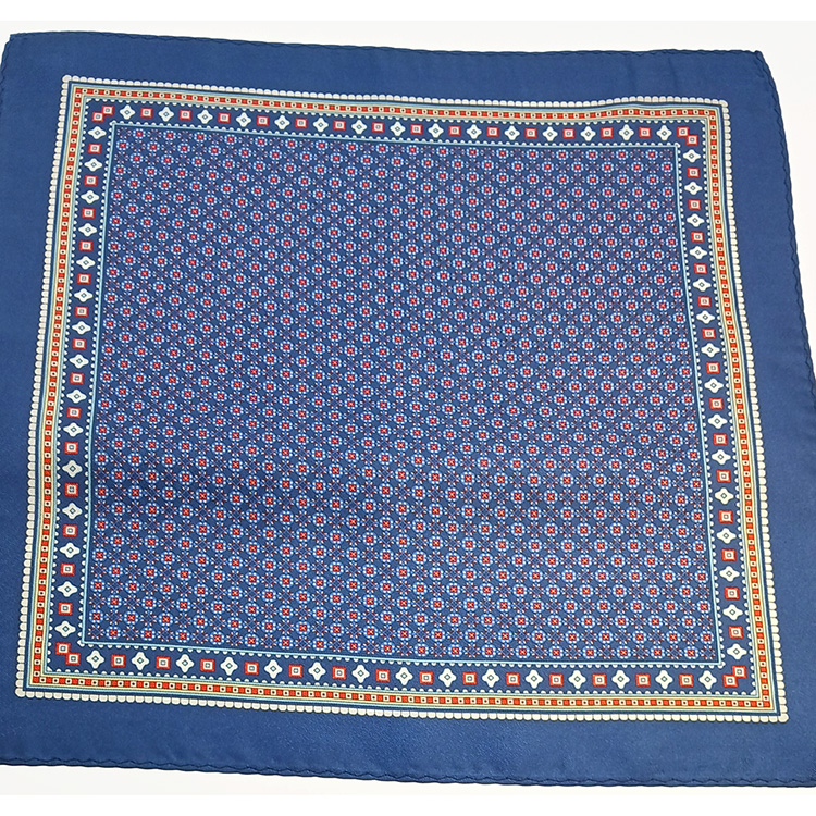 Lenço-azul-com-padrãso-em-vermelho-(4).jpg