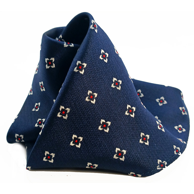 Lenço-azul-marinho-e-flores-brancas-(3).jpg