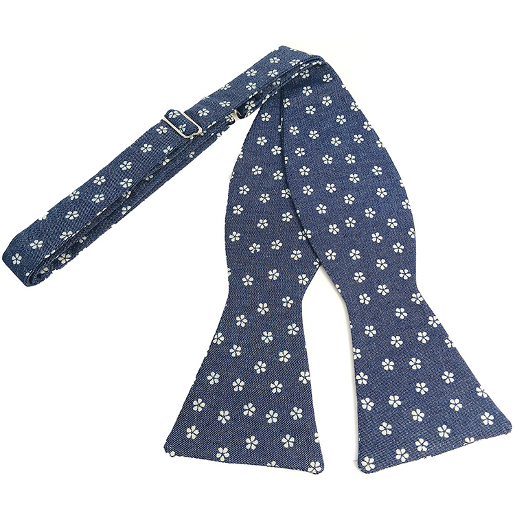 Selftie-azul-acinzentado-com-flores-brancas-(1).jpg