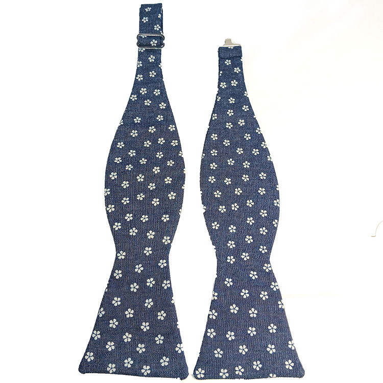 Selftie-azul-acinzentado-com-flores-brancas-(2).jpg