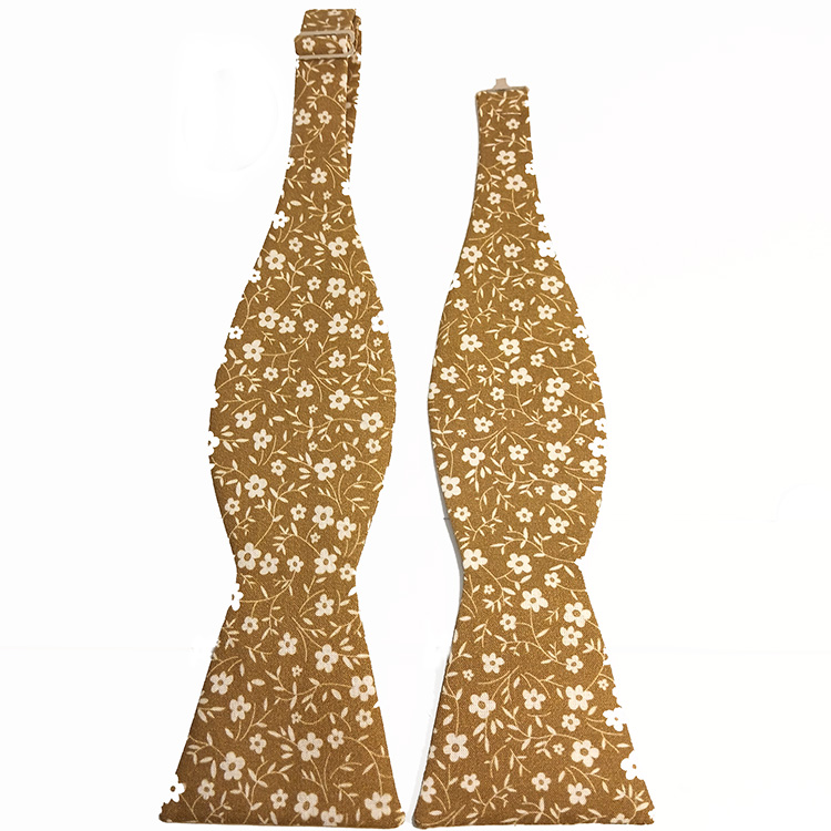 Selftie-bege-com-flores-brancas-(2).jpg