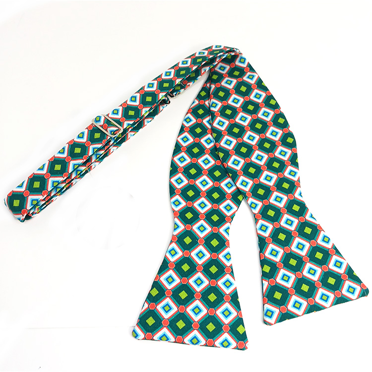Selftie-branco-com-losangos-verdes-e-brancos-(1).jpg