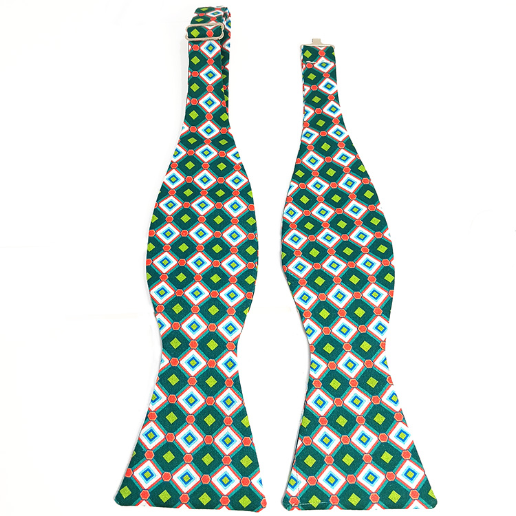 Selftie-branco-com-losangos-verdes-e-brancos-(2).jpg