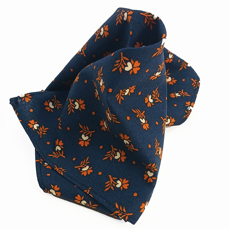lenço-de-bolso-azul-marinho-com-flores-cor-ferrugem-(3).jpg